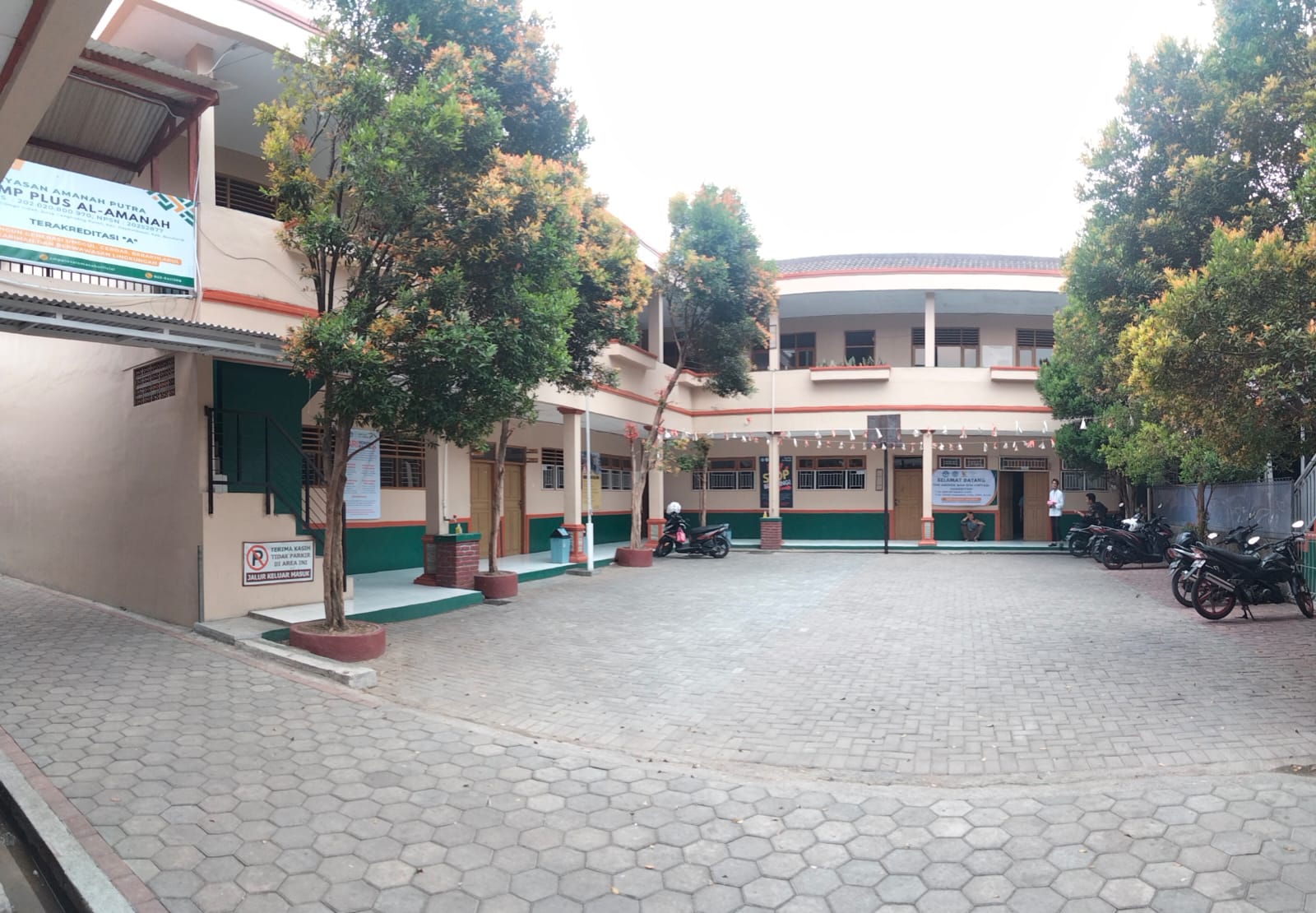 Gedung SMP Plus Al-Amanah